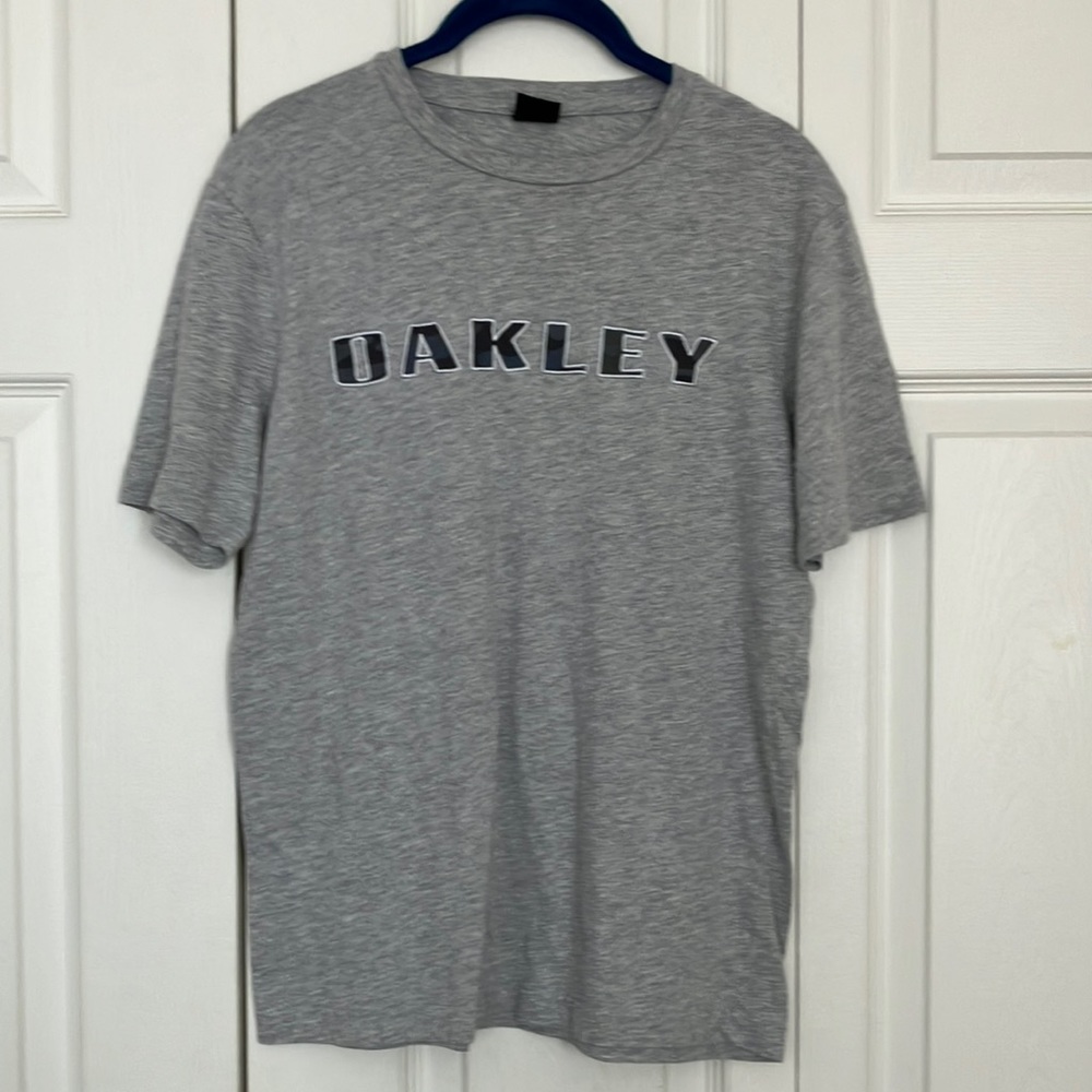 Men’s Oakley Tee Size Small